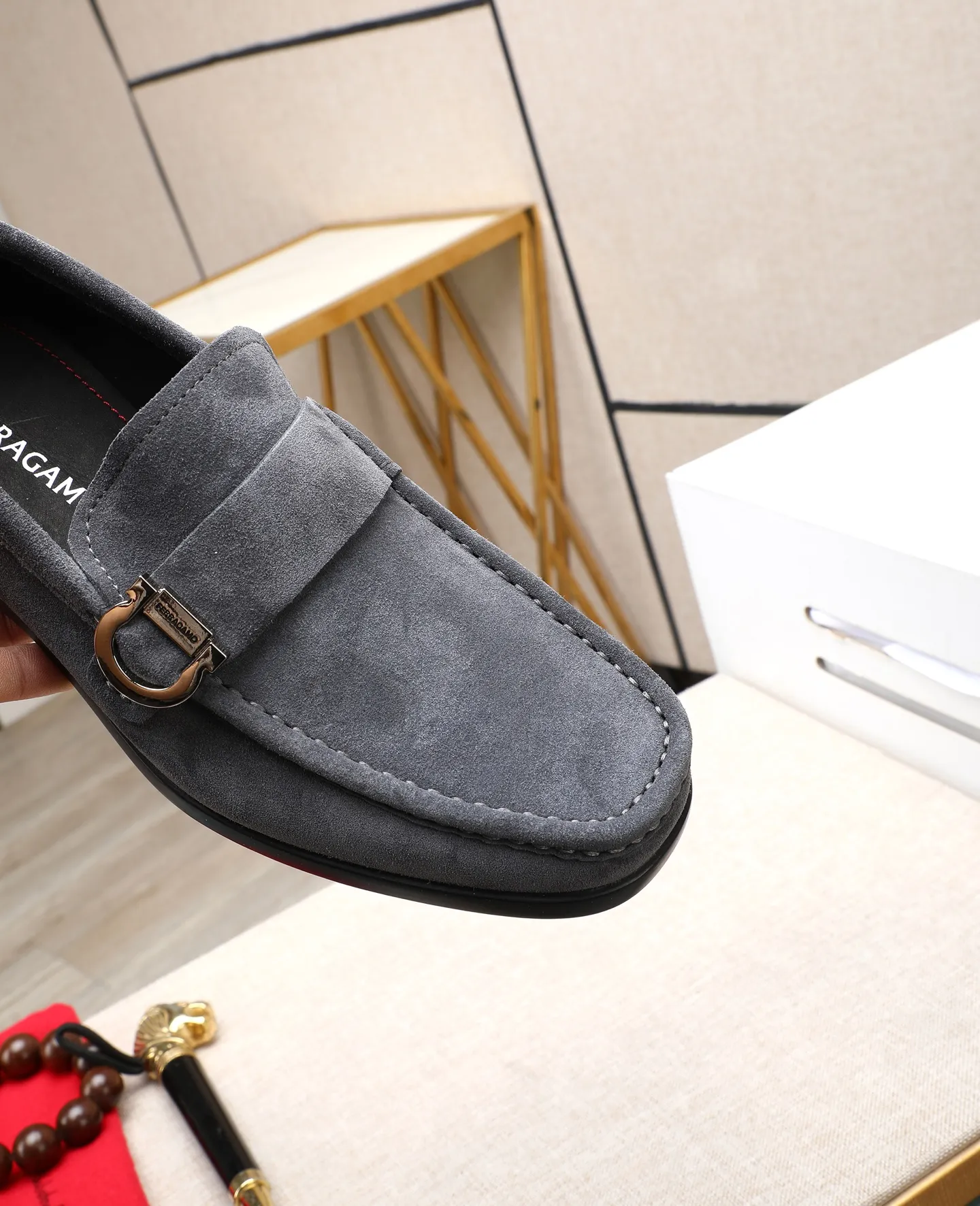 Men's clothing and shoes 💰700📛📛High-end goods! Salvatore Ferragamo is the world's top luxury footwear brand. It comes from Italy, the kingdom of fashion. It is famous all over the world for its traditional handmade design and novel styles... 🚶🏻🚶🏻 Top-quality suit shoes are sold simultaneously at the counter. This style is purely handmade. The fabric is imported Italian calfskin➕soft water-dyed cowhide lining. Specially available with original deep rubber outsole🌀🌀Size: 38➖44